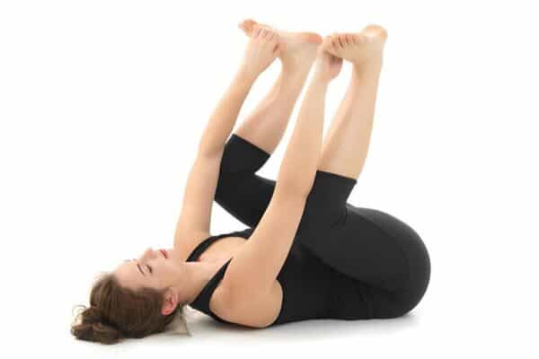 postura de ananda balasana