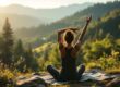 persona meditando sentada en roca con vistas a montanas y arboles en paisaje natural al amanecer